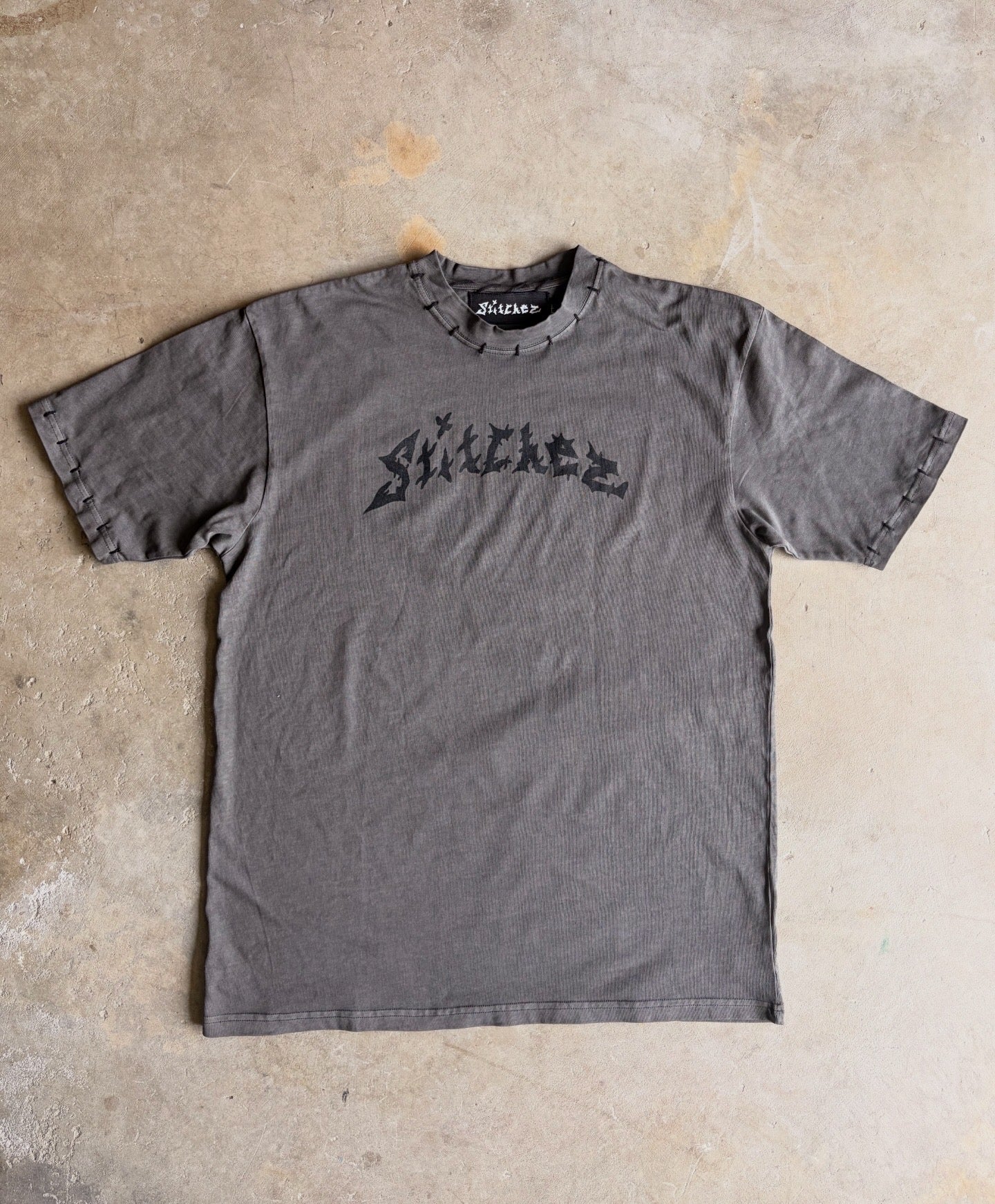 STITCHED TEE
