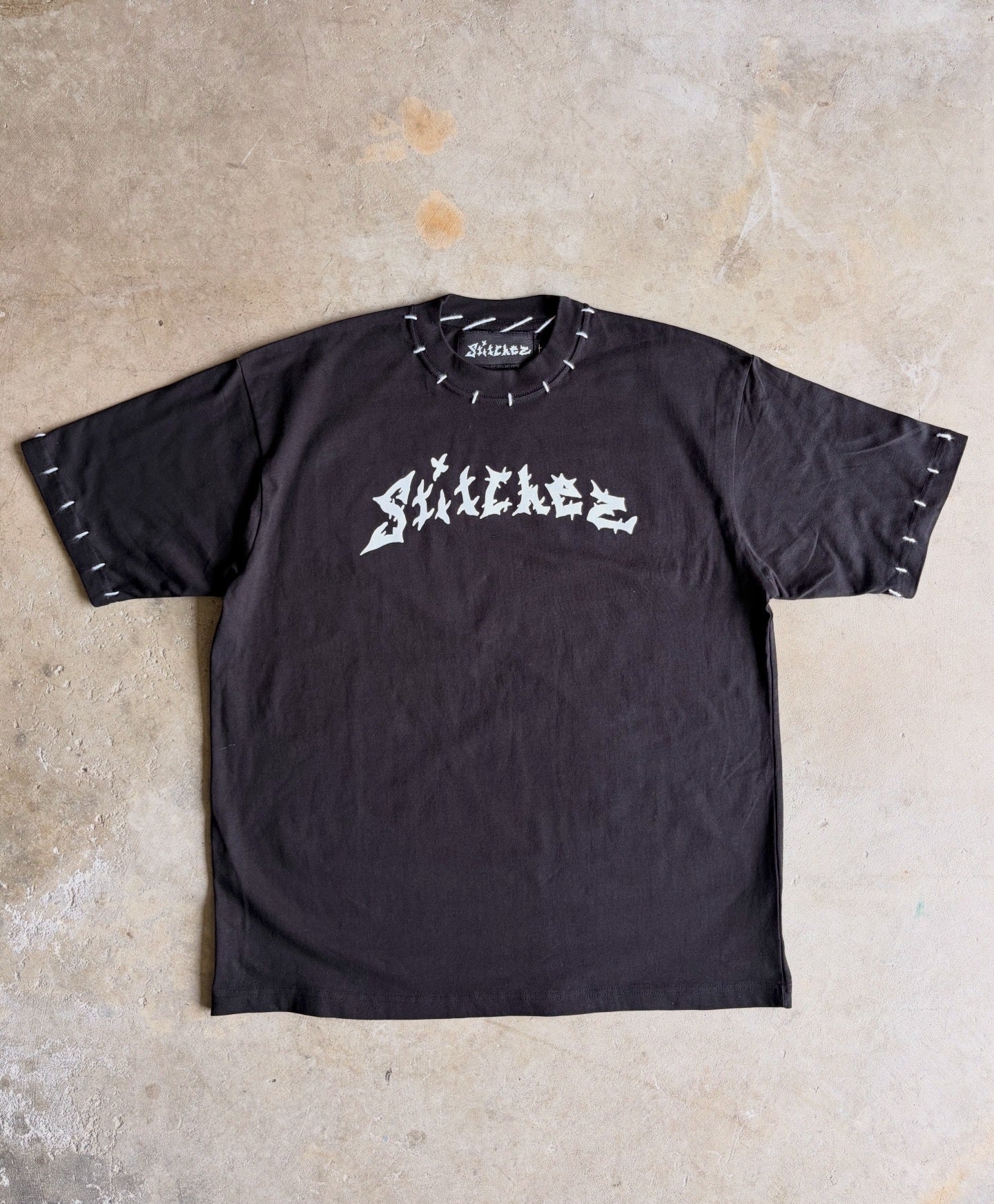 STITCHED TEE