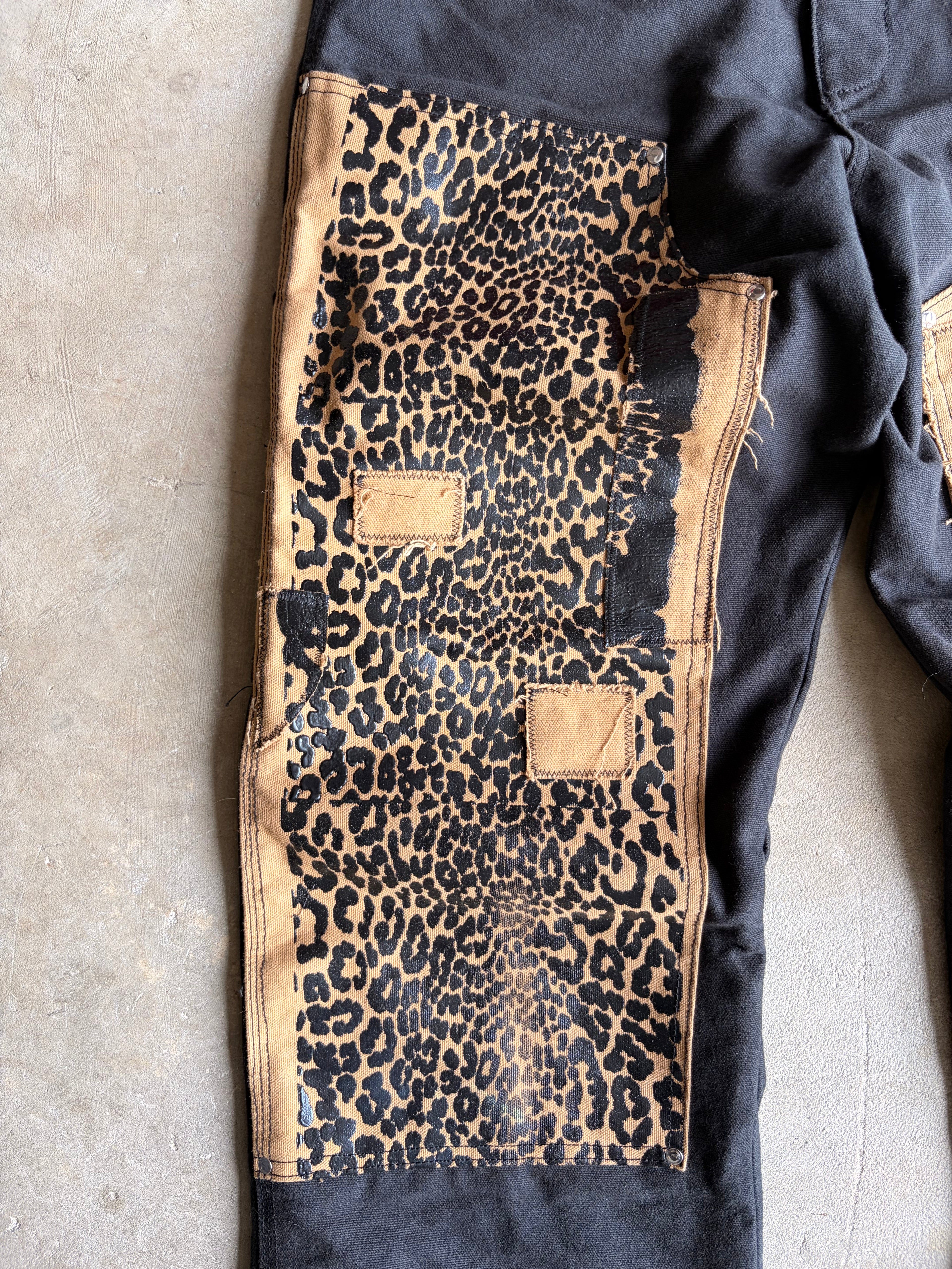 LEOPARD DOUBLE KNEES