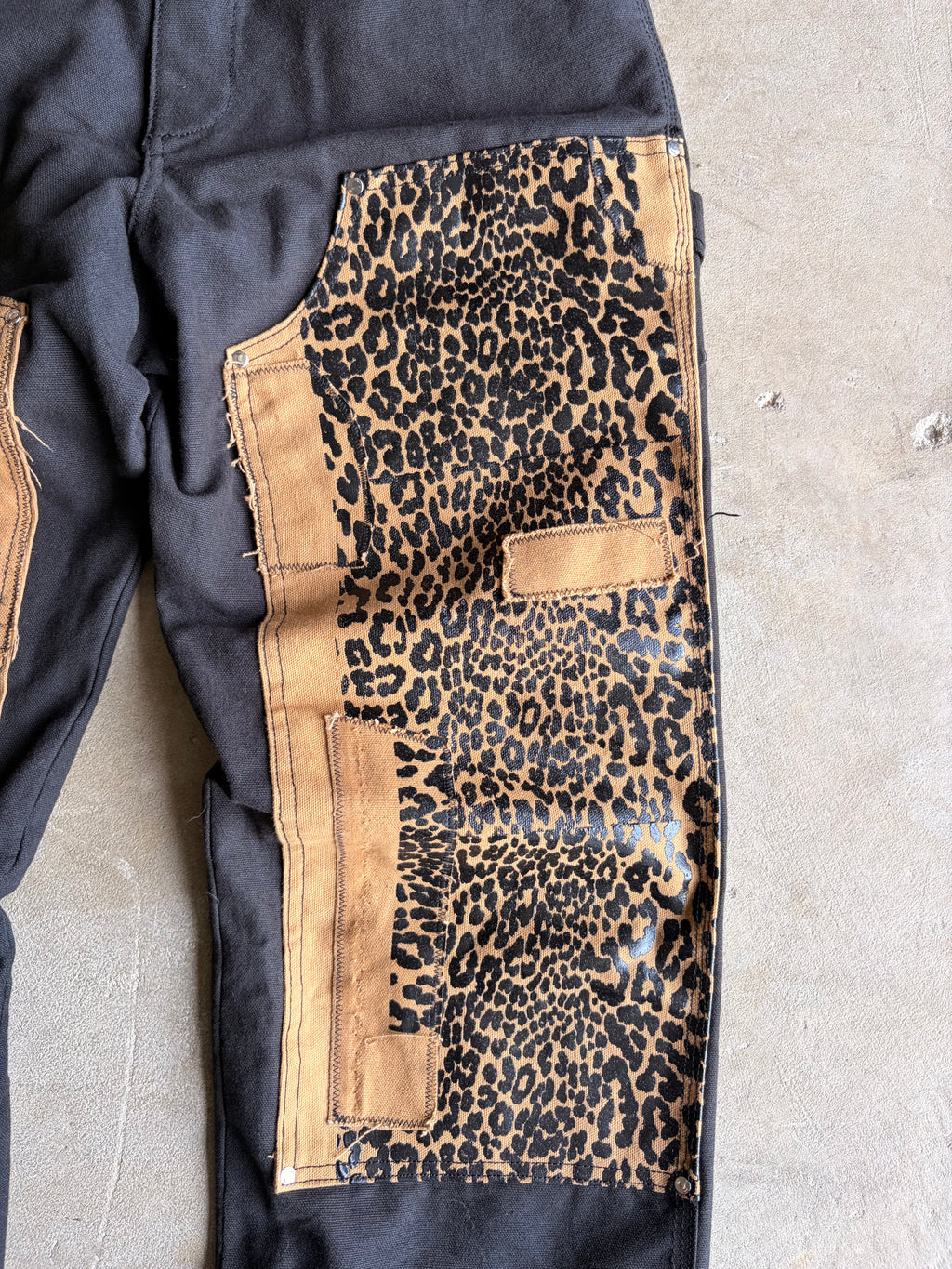 LEOPARD DOUBLE KNEES