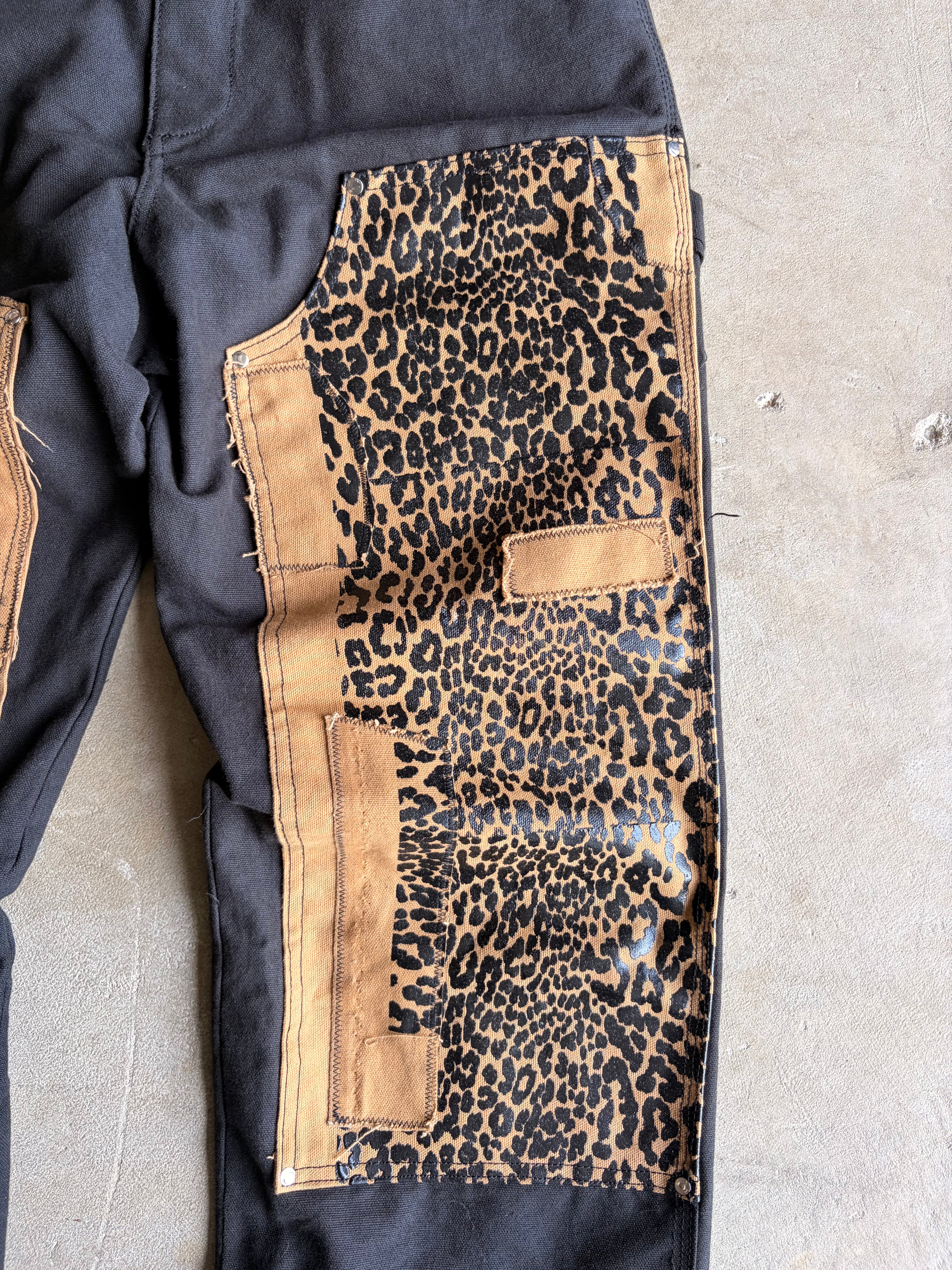 LEOPARD DOUBLE KNEES